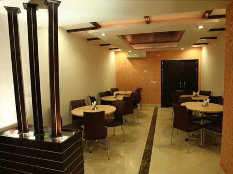 Emblem Hotel Sector 14 Gurgaon Esterno foto