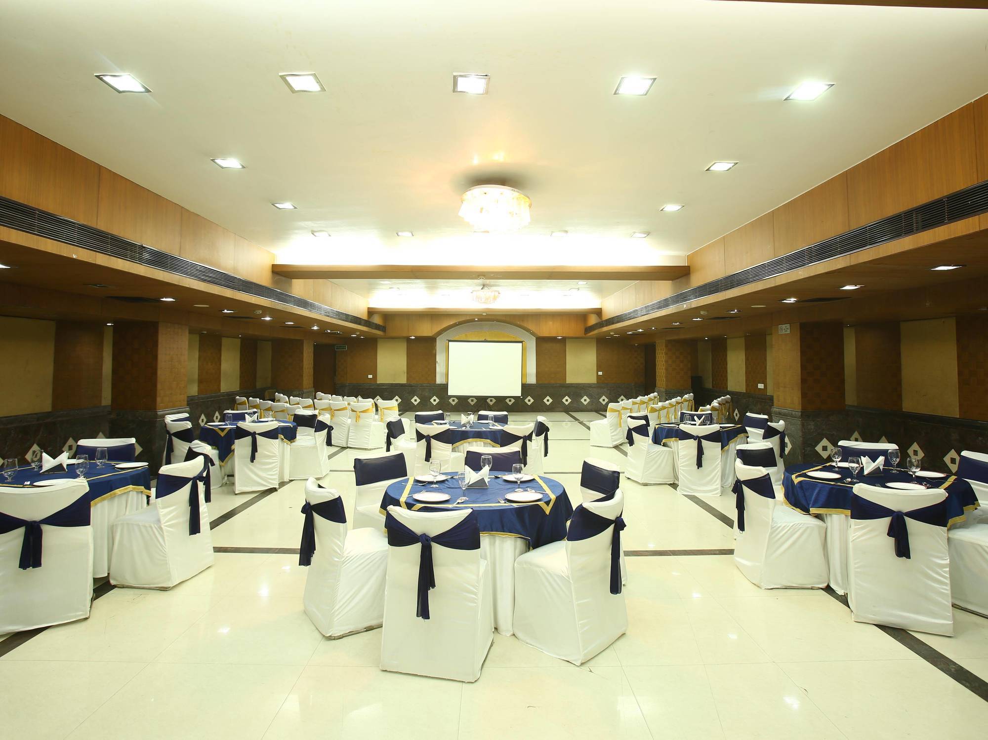 Emblem Hotel Sector 14 Gurgaon Esterno foto