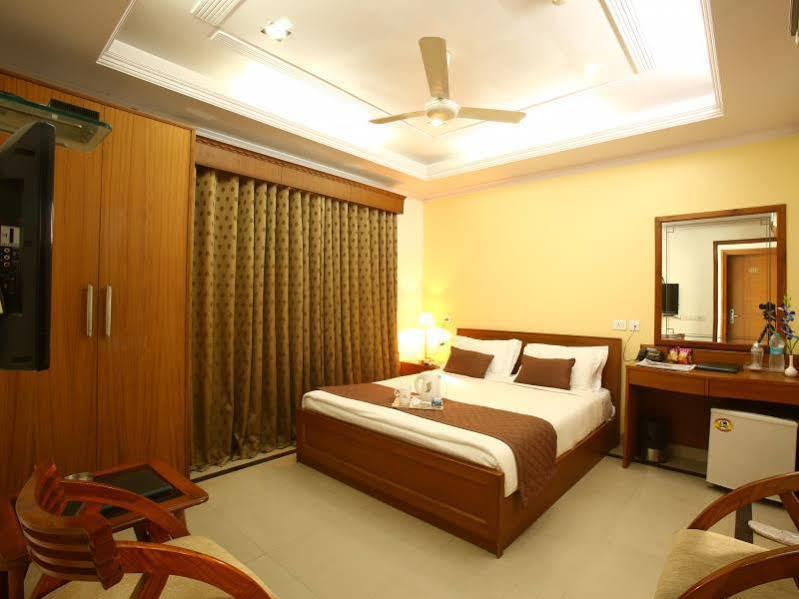 Emblem Hotel Sector 14 Gurgaon Esterno foto