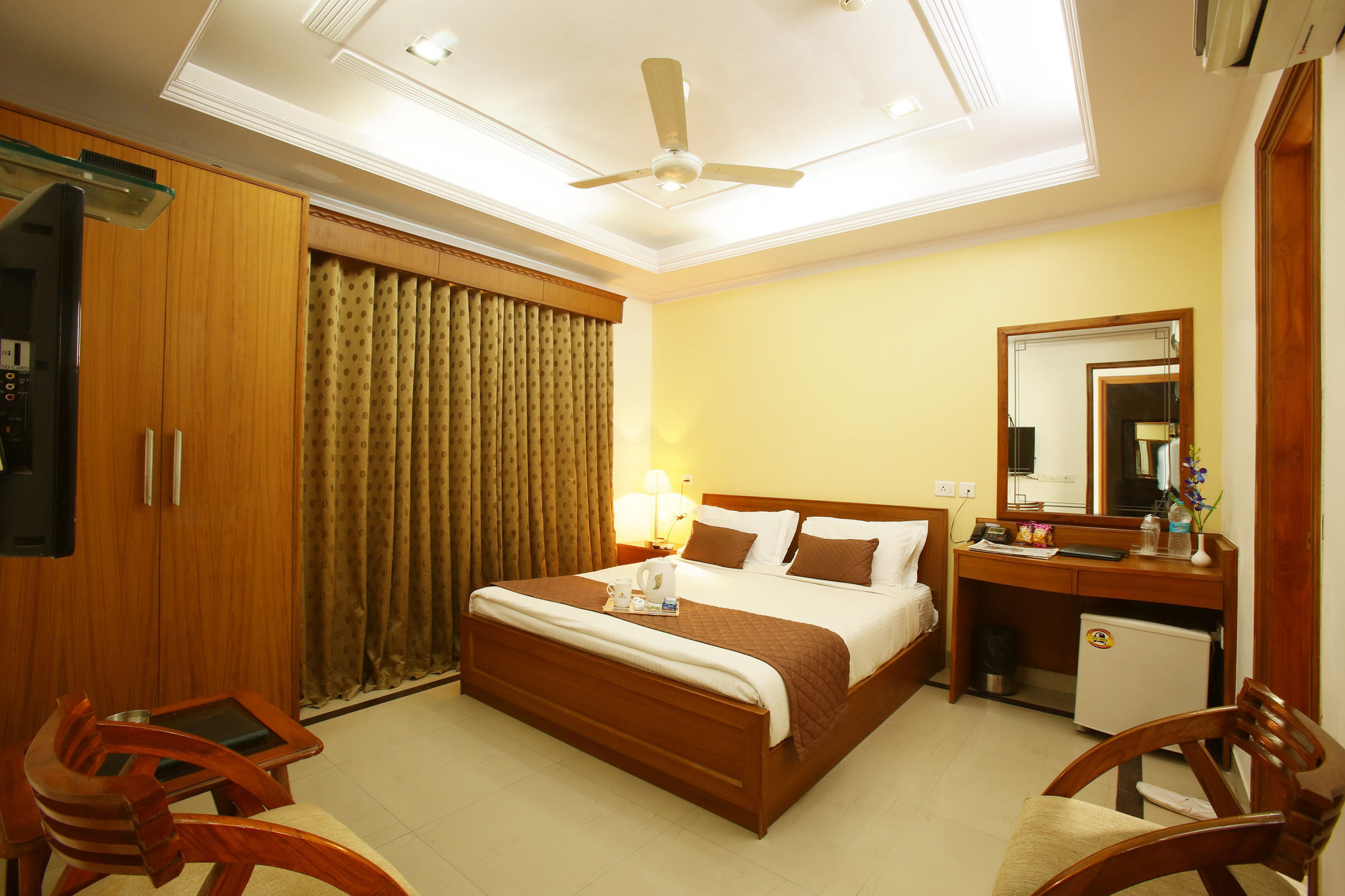Emblem Hotel Sector 14 Gurgaon Esterno foto