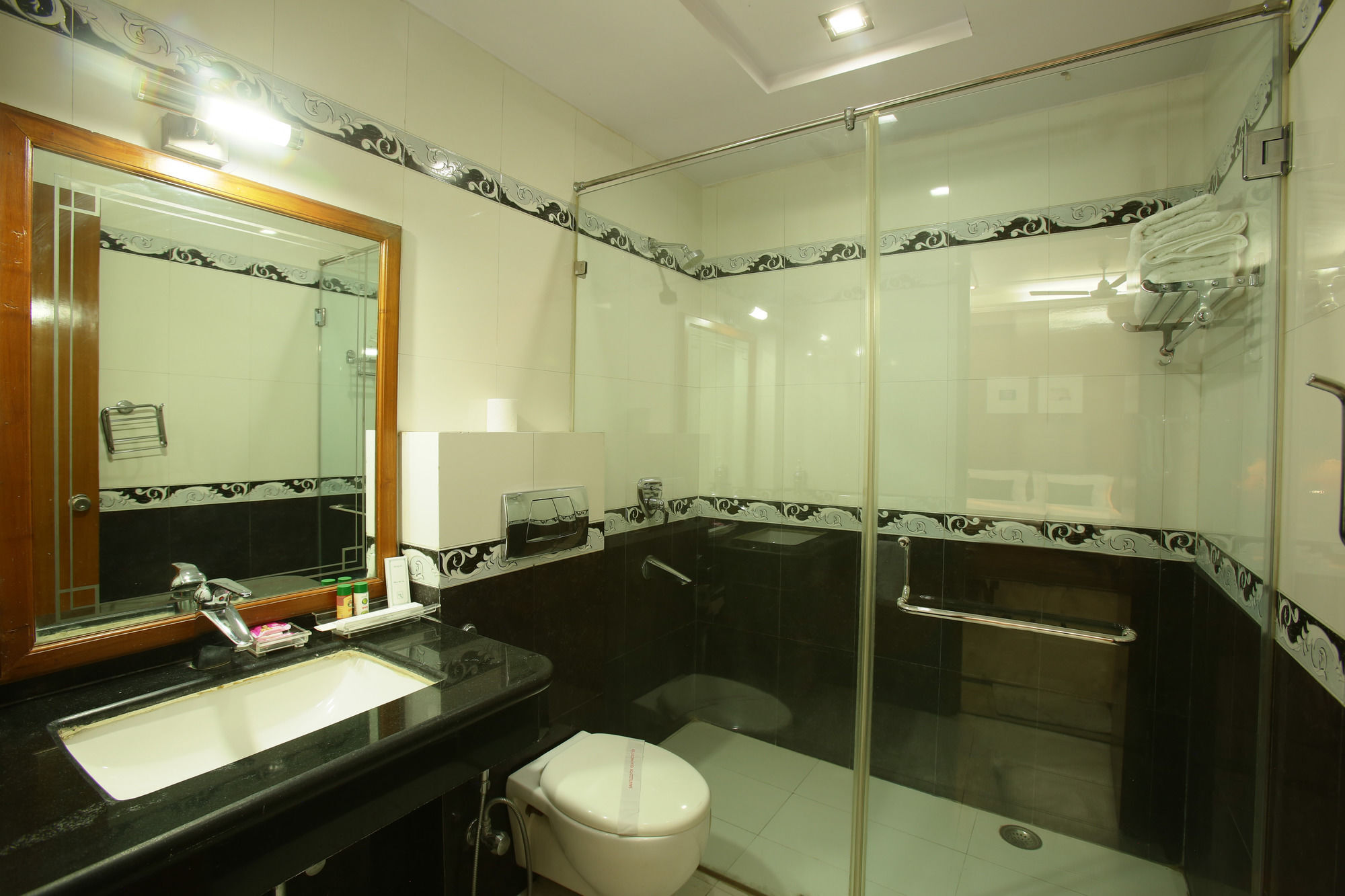Emblem Hotel Sector 14 Gurgaon Esterno foto