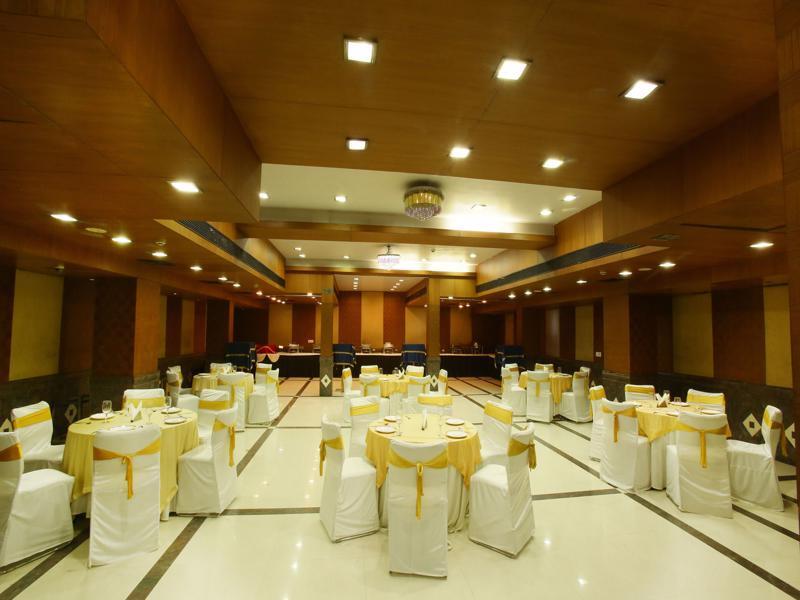 Emblem Hotel Sector 14 Gurgaon Esterno foto