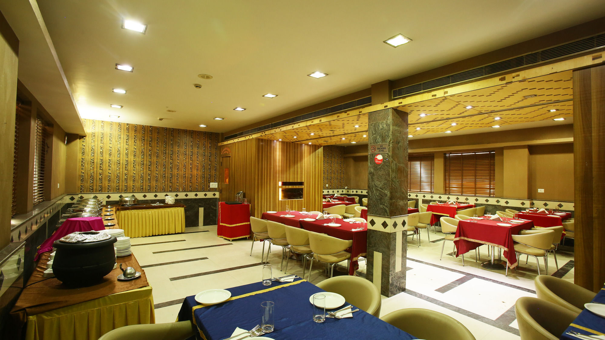 Emblem Hotel Sector 14 Gurgaon Esterno foto