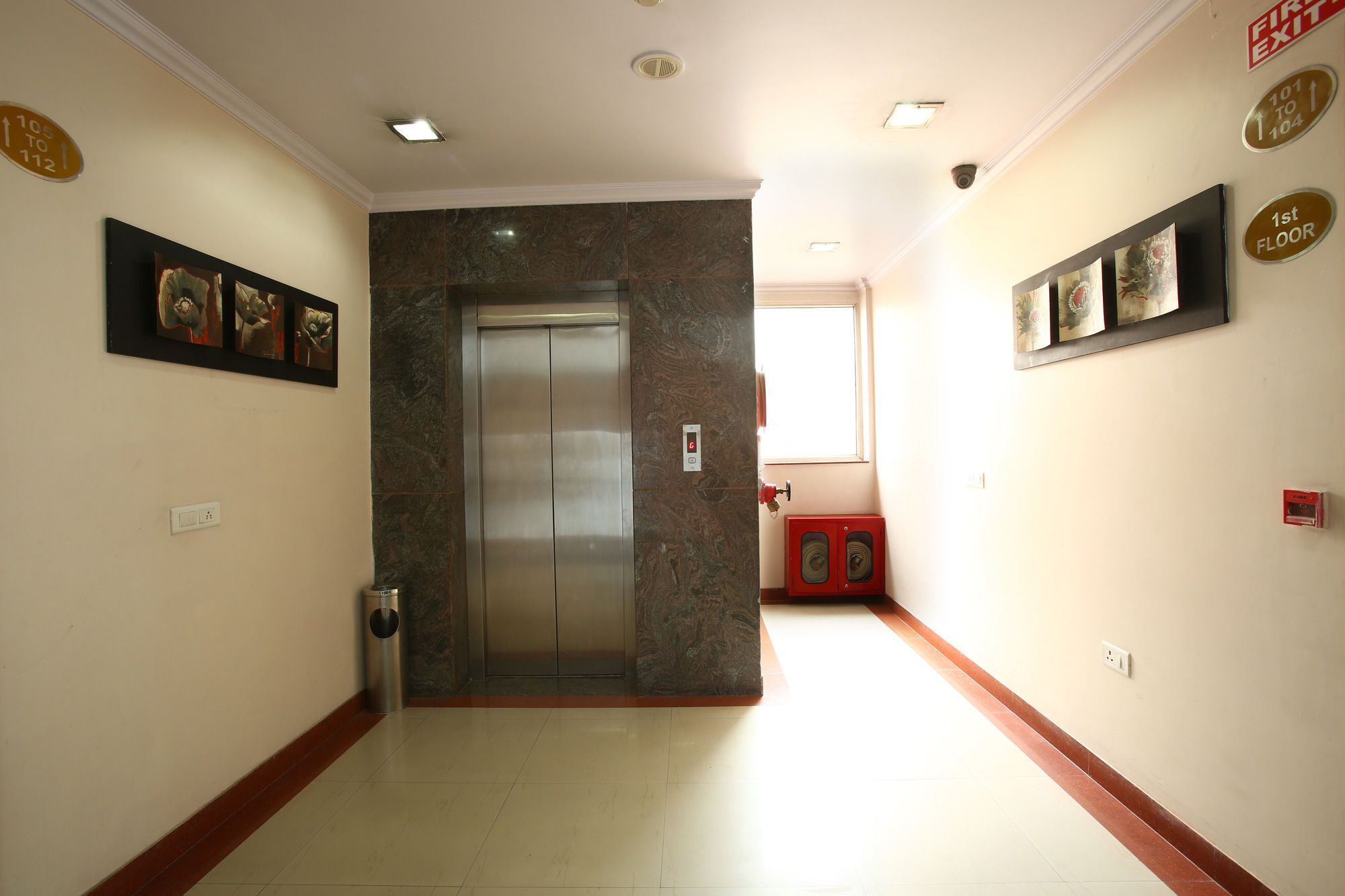 Emblem Hotel Sector 14 Gurgaon Esterno foto